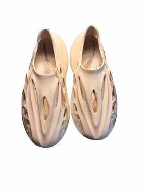 Yeezy Foam Runner Slip-Ons in Light Cream